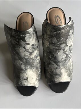 Floral Metallic Open-Toe Mules in Silver